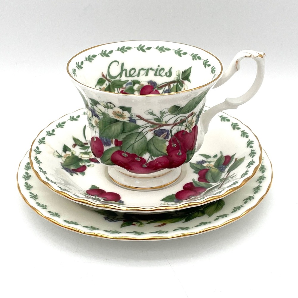 Royal Albert Tea Set Bone China Unisex OS White Good Vintage Cherries 3pc